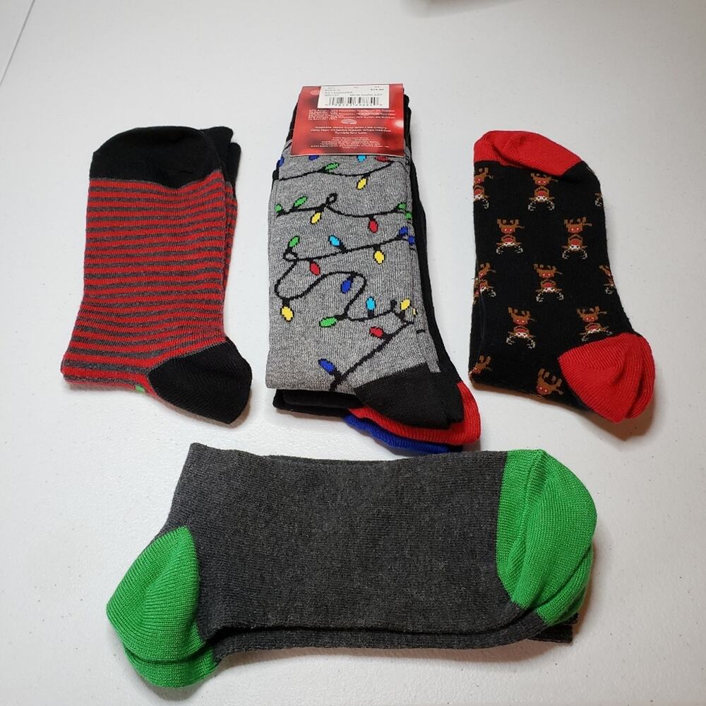 Kohl's Holiday Christmas Theme Crew Socks Six Pair Bundle - Picture 8 of 9